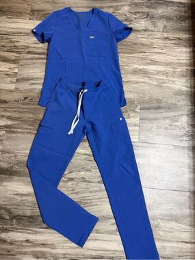 FIGS V-Neck Scrub Top and pants in Royal Blue